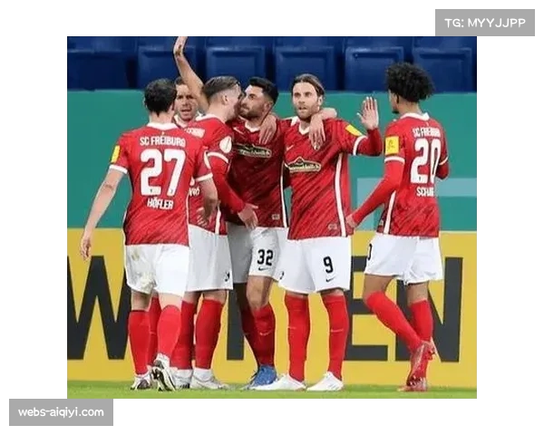 场边观察,法兰克福球迷高歌助威,球队下半场防守强度显著提升 场边观察,法兰克福球迷高歌助威,球队下半场防守强度显著提升